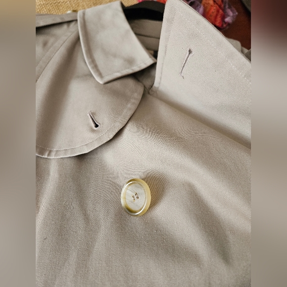 Genuine vintage  Burberry Trenchcoat - Picture 5 of 9